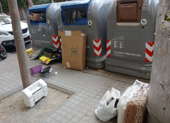 Així estava la plaça de Vallvidrera, el 27 de juny, a les 19:30!