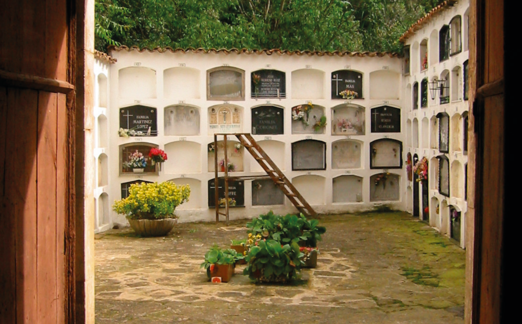 El cementiri de l’Església de Santa Maria de Vallvidrera