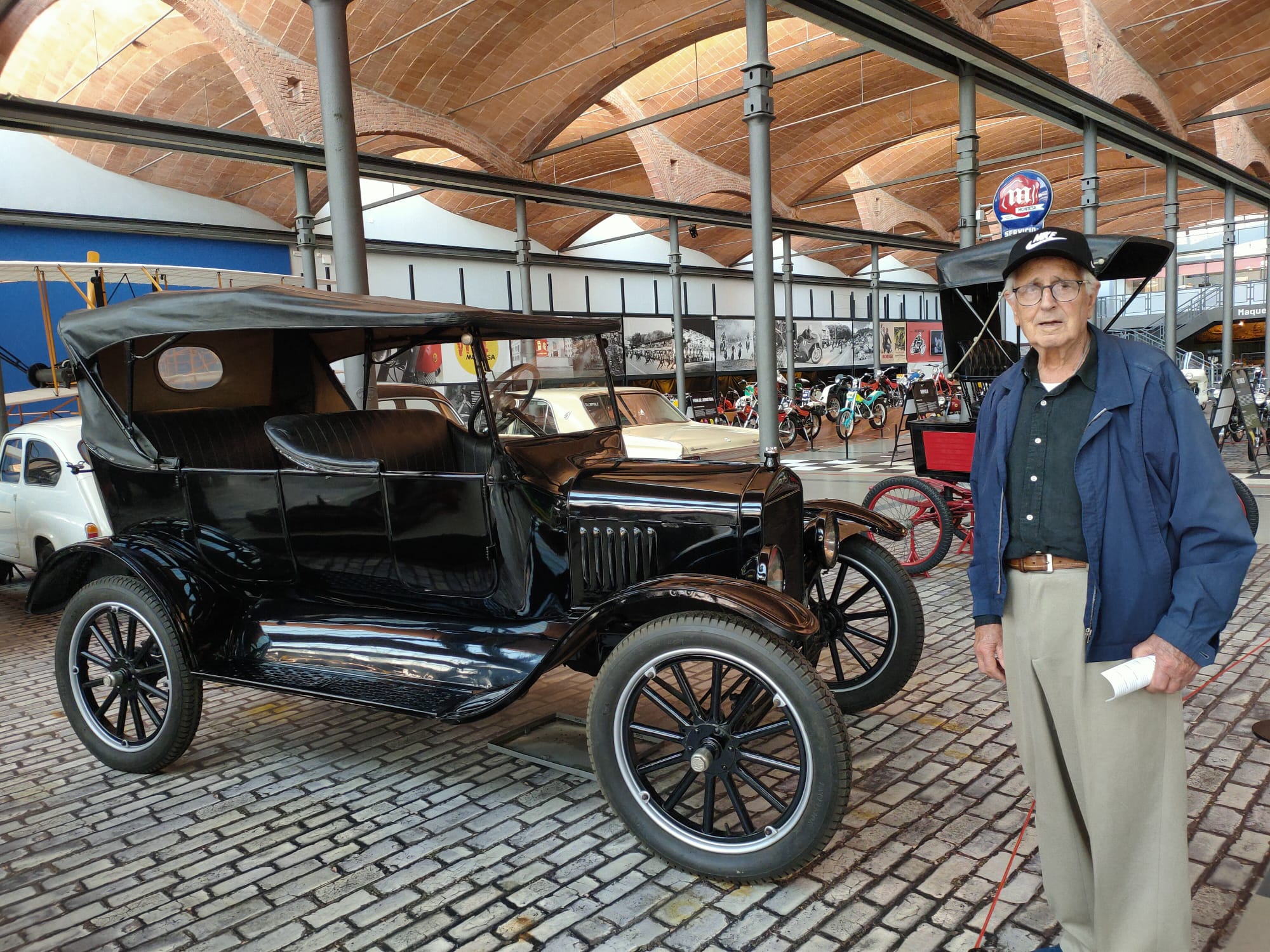 Vida i miracles d’un cotxe marca Rugby matrícula T-829